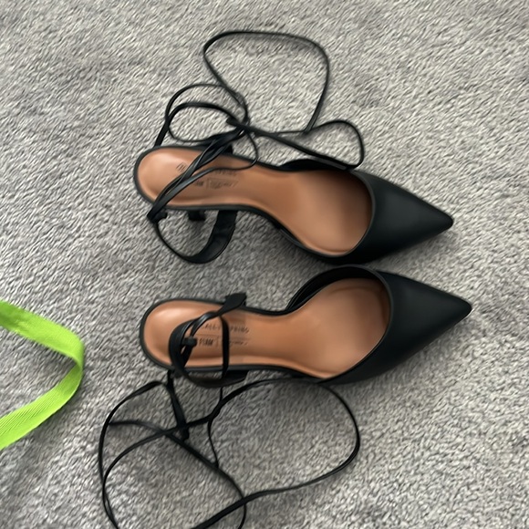 Closed-Toe Vegan Leather Heels - Picture 2 of 4